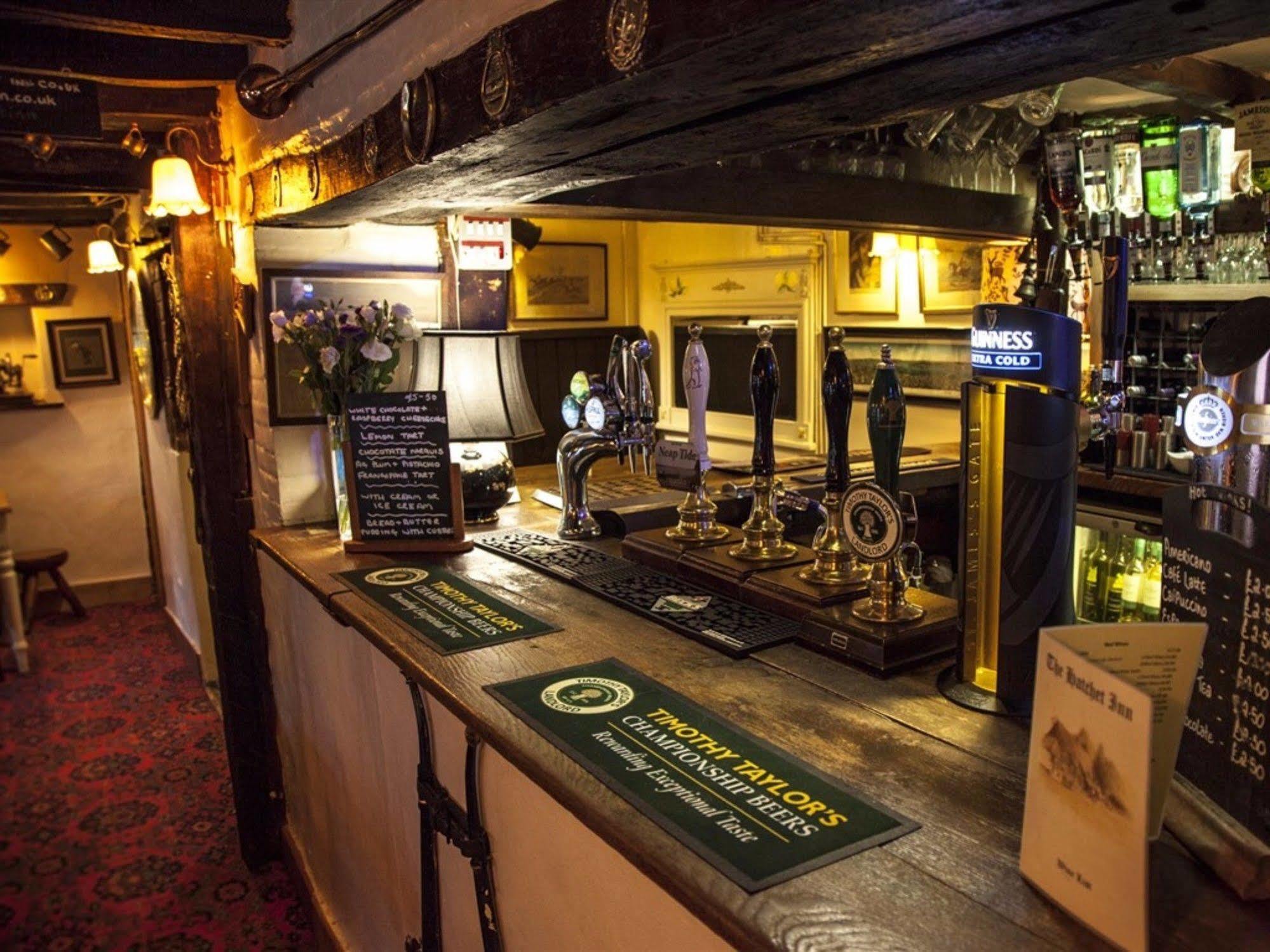The Hatchet Inn Chute 외부 사진