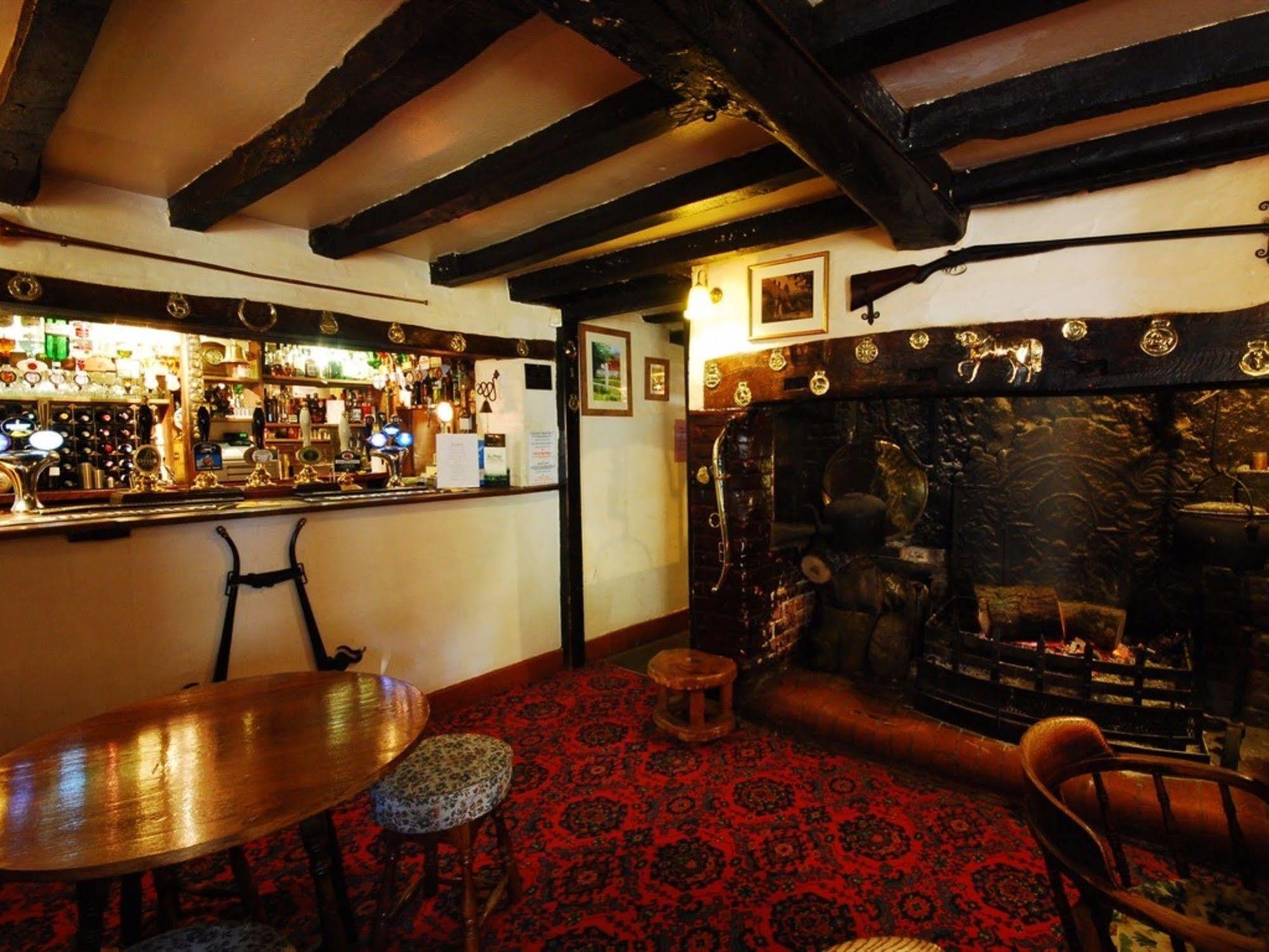 The Hatchet Inn Chute 외부 사진