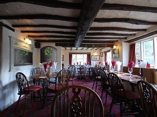 The Hatchet Inn Chute 외부 사진